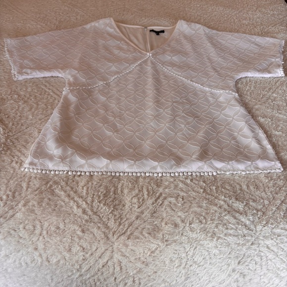 St. John Cream White Geometric Short Sleeve V-Neck Tunic Blouse - Sz Small EUC - Picture 7 of 13